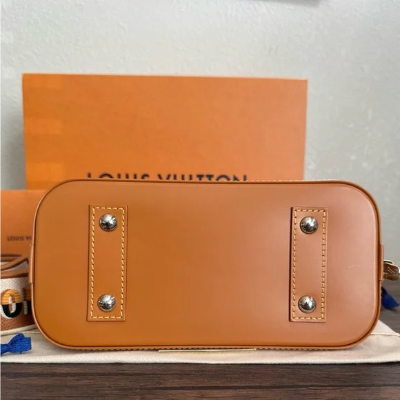 ❌SOLD❌LOUIS VUITTON Epi Leather Alma BB on Strap - Picture 8 of 10